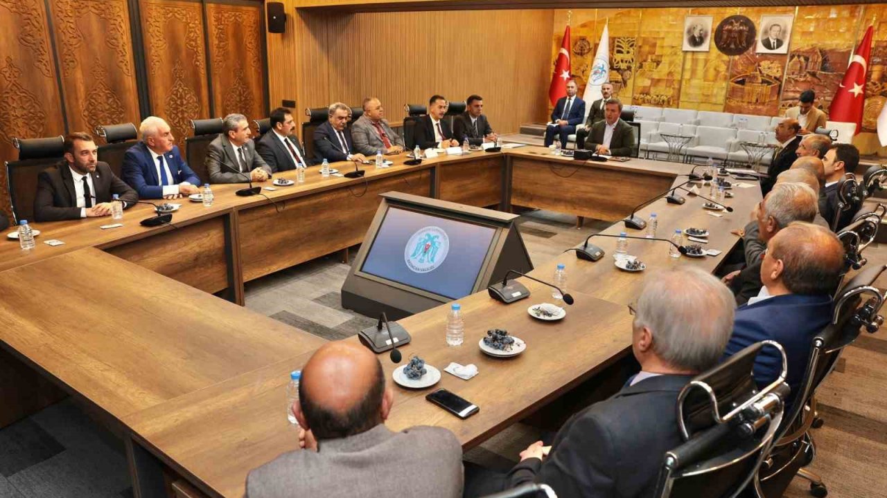 Erzincan’da projeler Vali Aydoğdu başkanlığında değerlendirildi