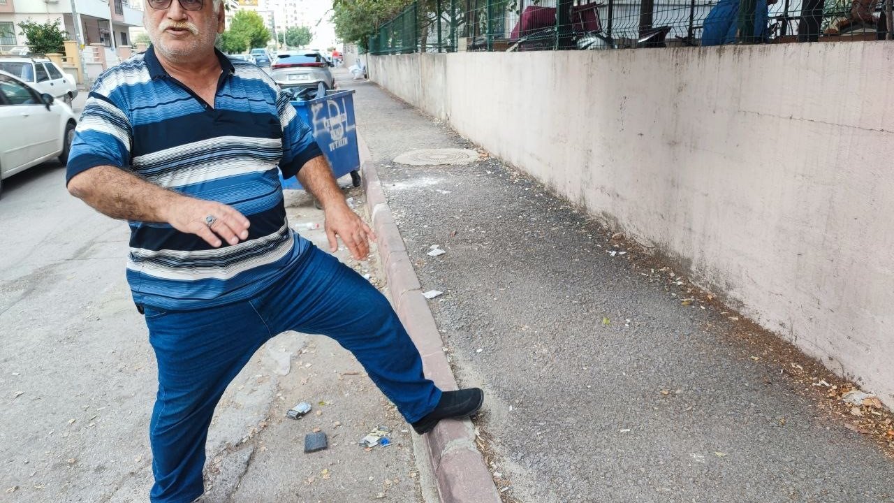 Seyhan Belediyesi parke taşı bulamayınca kaldırımı asfaltladı
