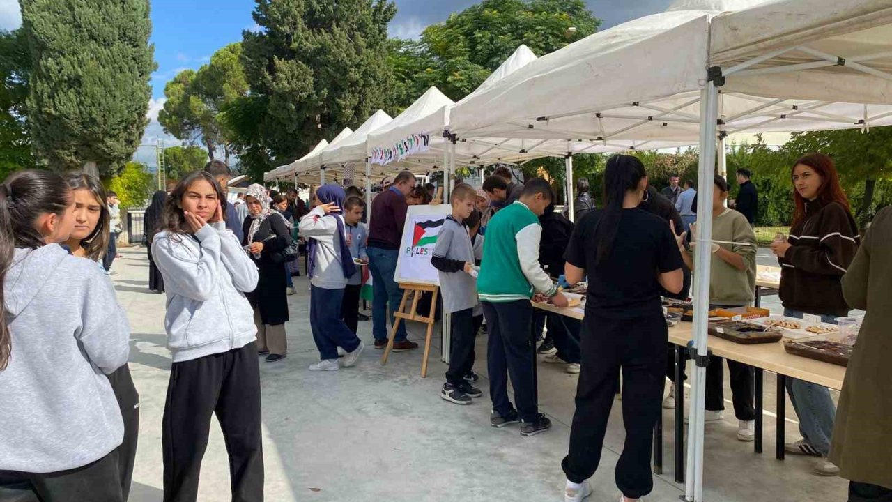 Bozkurt Anadolu İmam Hatip Lisesi öğrencileri, Gazze’ye destek amacıyla panayır düzenledi