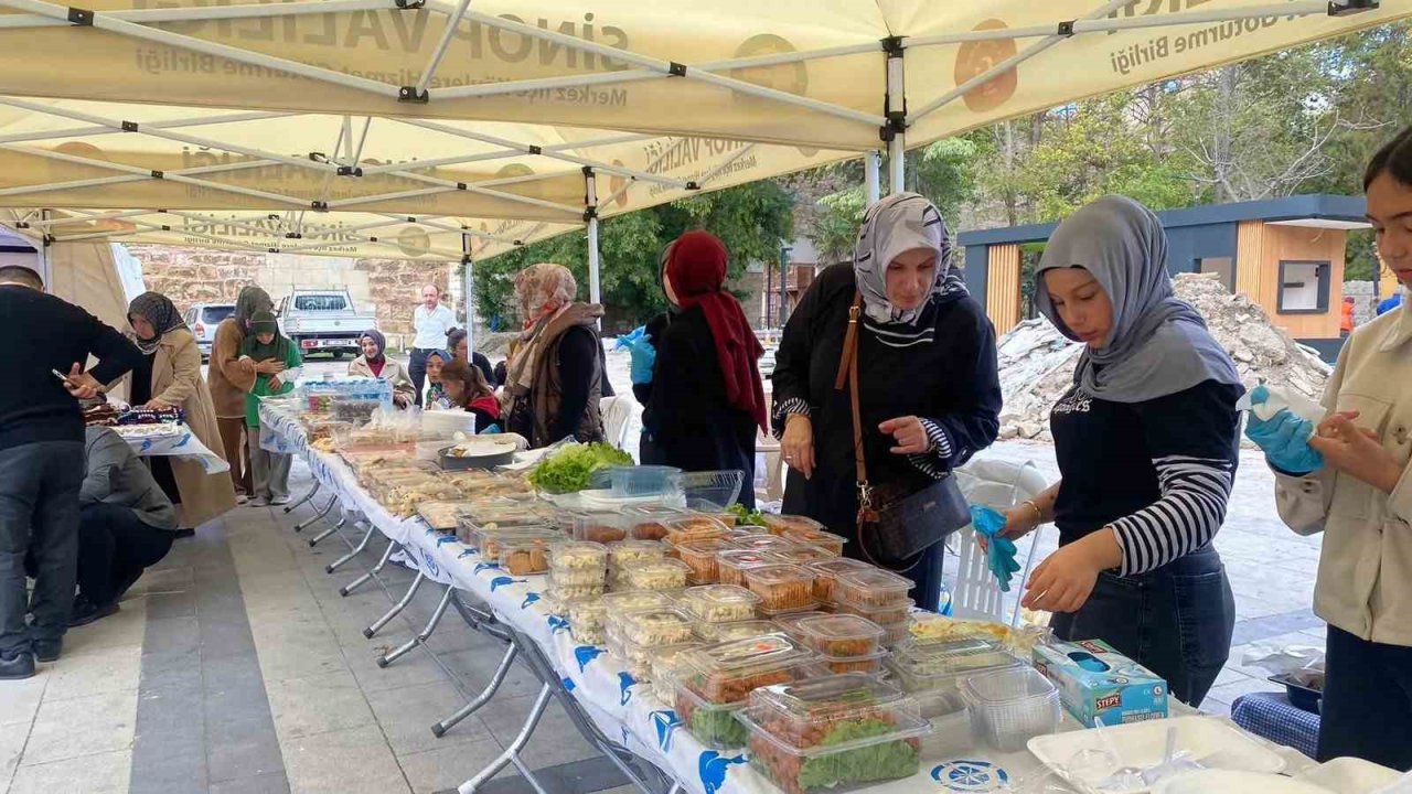 Sinop’ta Gazze yararına hayır çarşısı