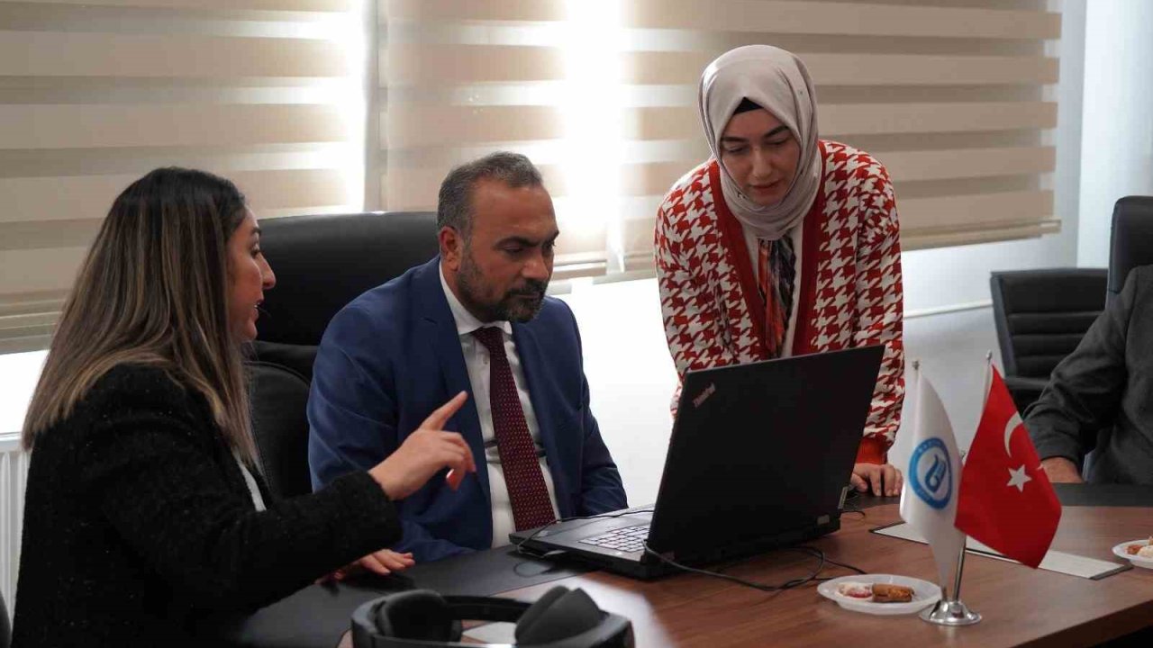 Rektör Akkaya "Ulusal Lider Araştırmacılar Programı" kapsamında yürütülen projeyi inceledi