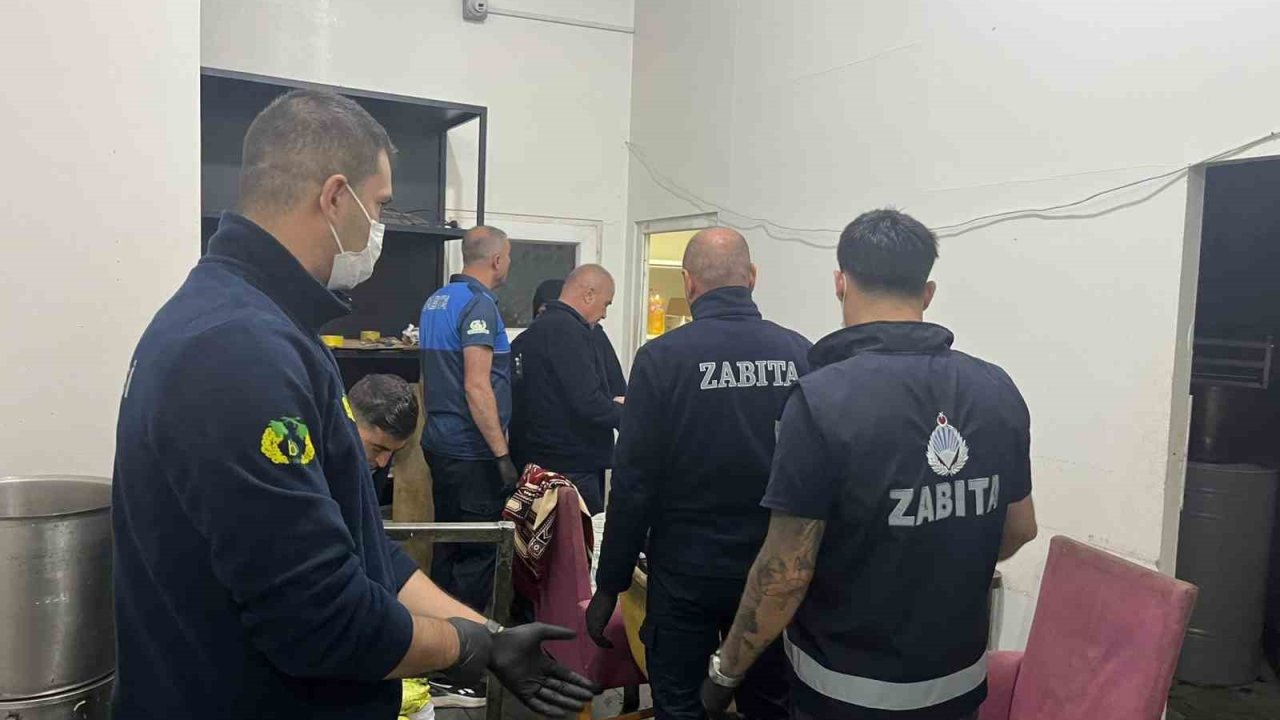 Tarihi geçmiş tonlarca eti insanlara yedireceklerdi: Yemek fabrikası mühürlendi