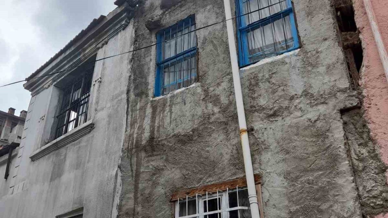 Binanın bacasında çıkan yangın mahalle sakinlerini korkuttu