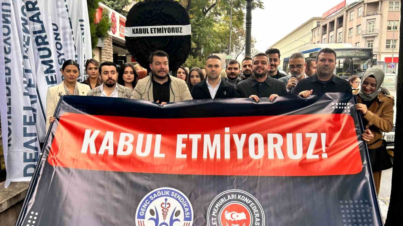 Genç Sağlık Sendikası: "850 bin sağlık çalışanının emeği bankaların kar kapısı değil, kamu hizmetinin bekasıdır"