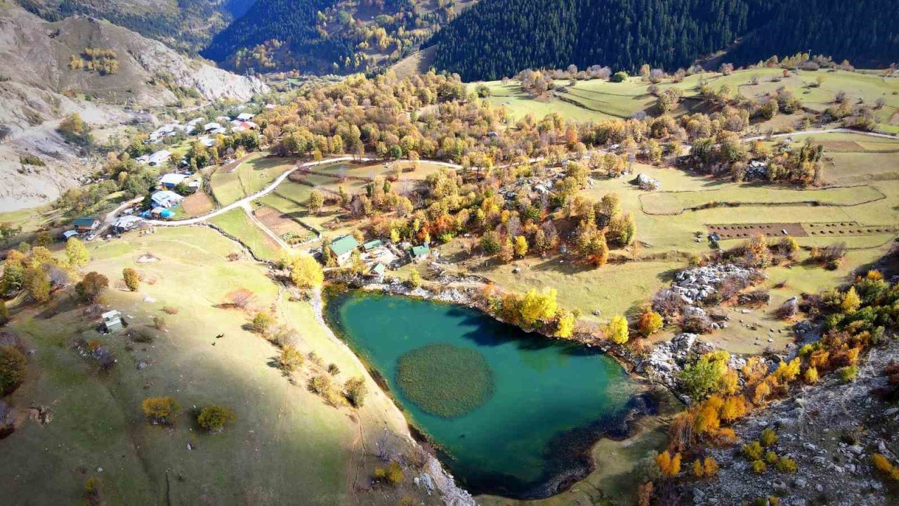 Şavşat’ın seyrine doyum olmayan sonbahar güzelliği