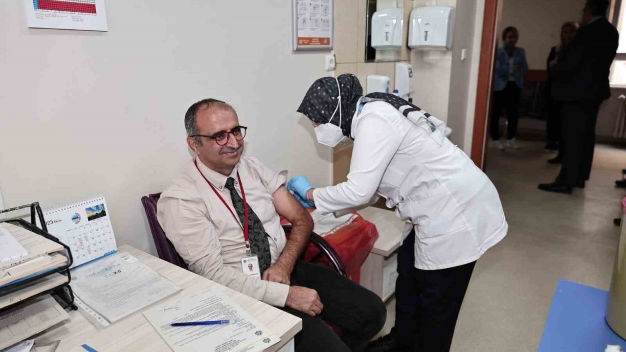 ERÜ Hastaneleri’nden sağlık çalışanlarına mevsimsel grip aşısı