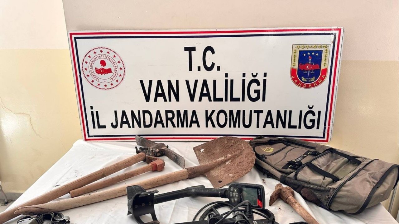 Van’da kaçak kazı yapan 2 kişiye adli işlem yapıldı