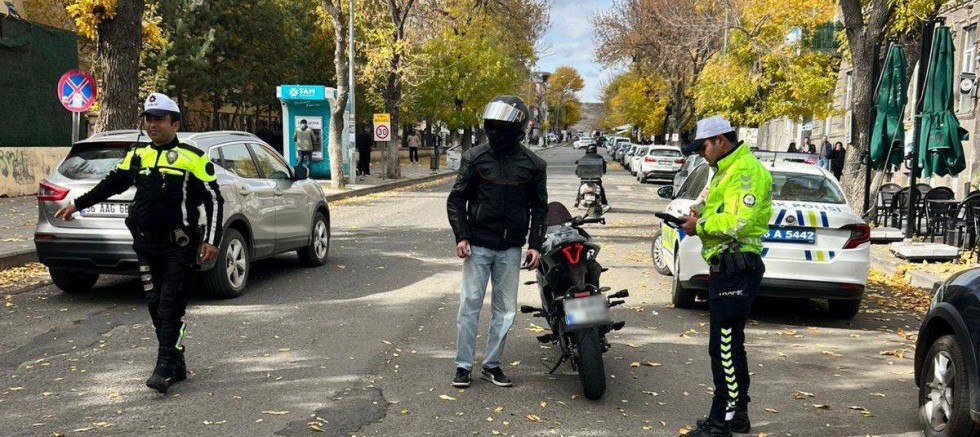 Kars’ta Motosikletli Kuryelere Yönelik Trafik Denetimi Gerçekleştirildi