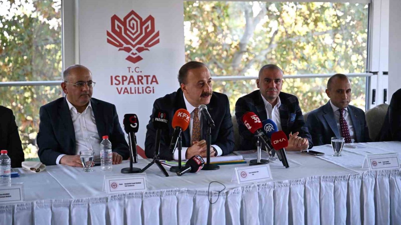 Vali Erin: "Kedilerin patilerinin kesildiği iddiasının aslı astarı yok, tek bir ihbar bile bulunmuyor"