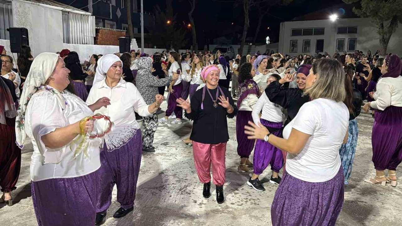 Aliağa’da kadınlardan renkli "Şalvar Gecesi"