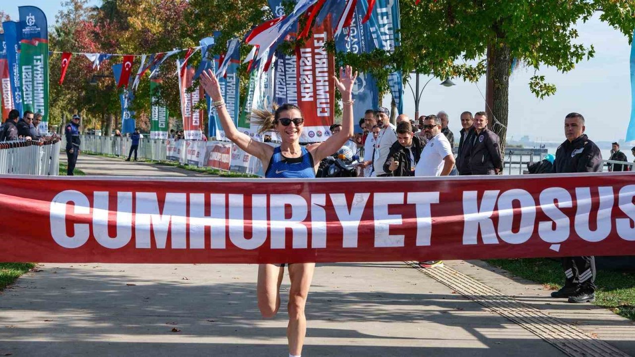 16 ülkeden sporcu Kocaeli’de Cumhuriyet için koştu