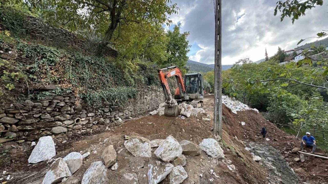 Karacasu Belediyesi’nden yol güvenliği