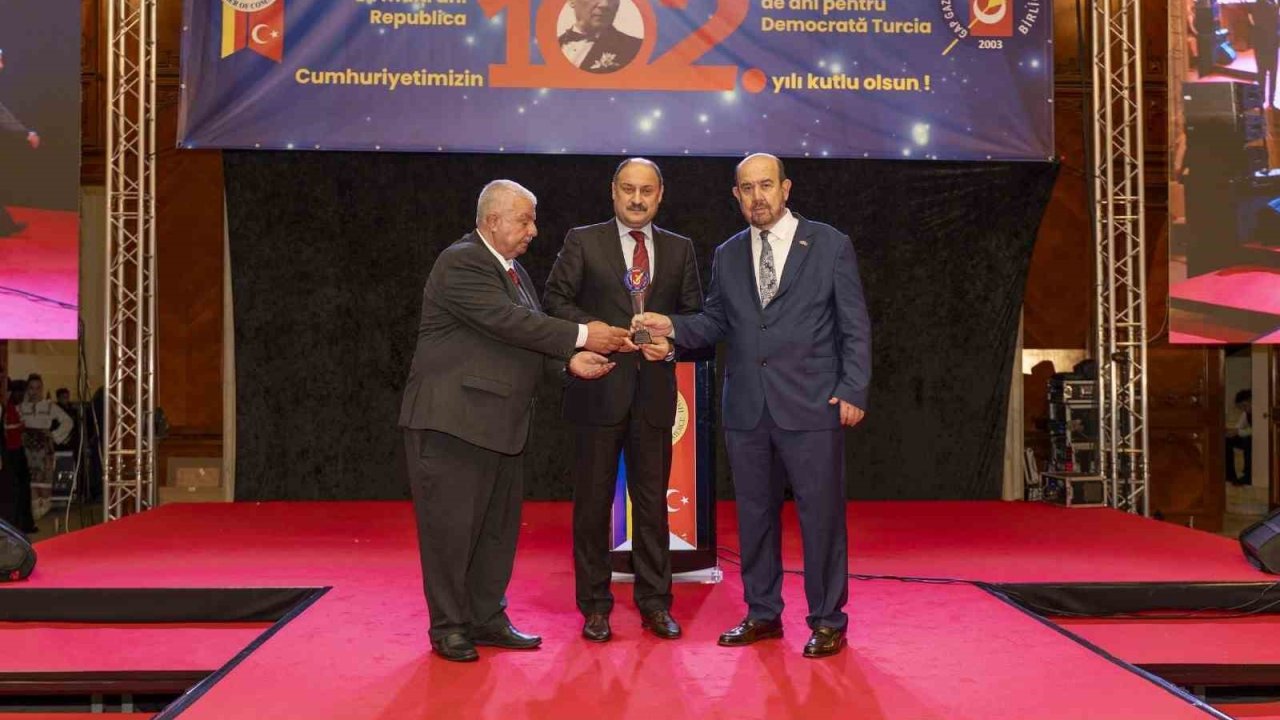 Gülpınar’a  "Yılın en başarılı belediye başkanı" ödülü