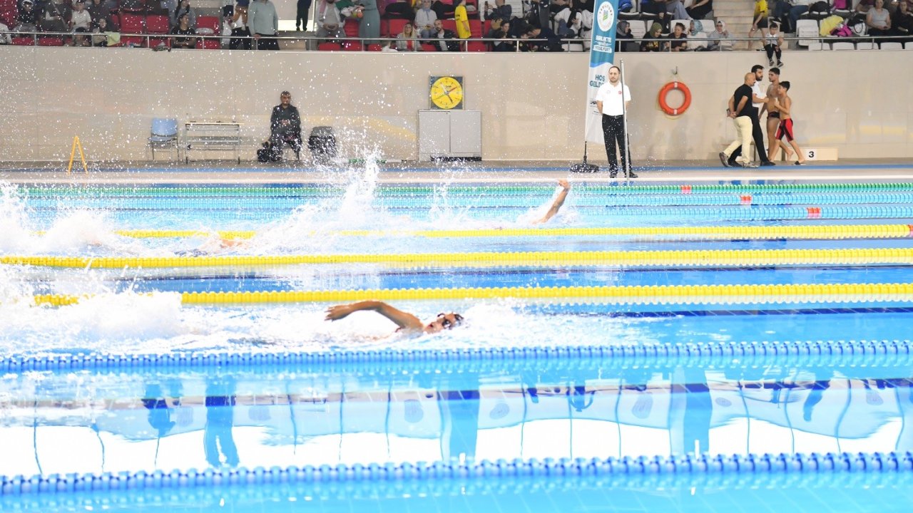 Kulaçlar Gazze için atıldı