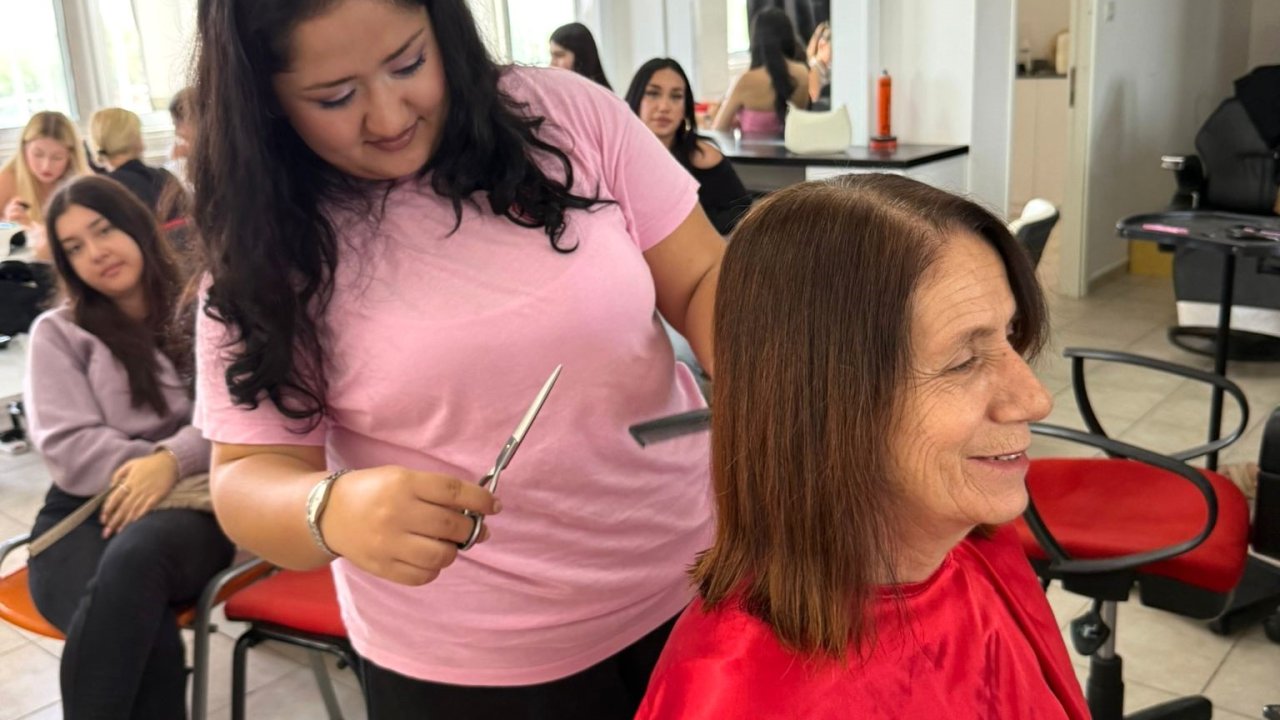 Üniversite öğrencilerinden kanserle mücadele eden kadınlara moral desteği