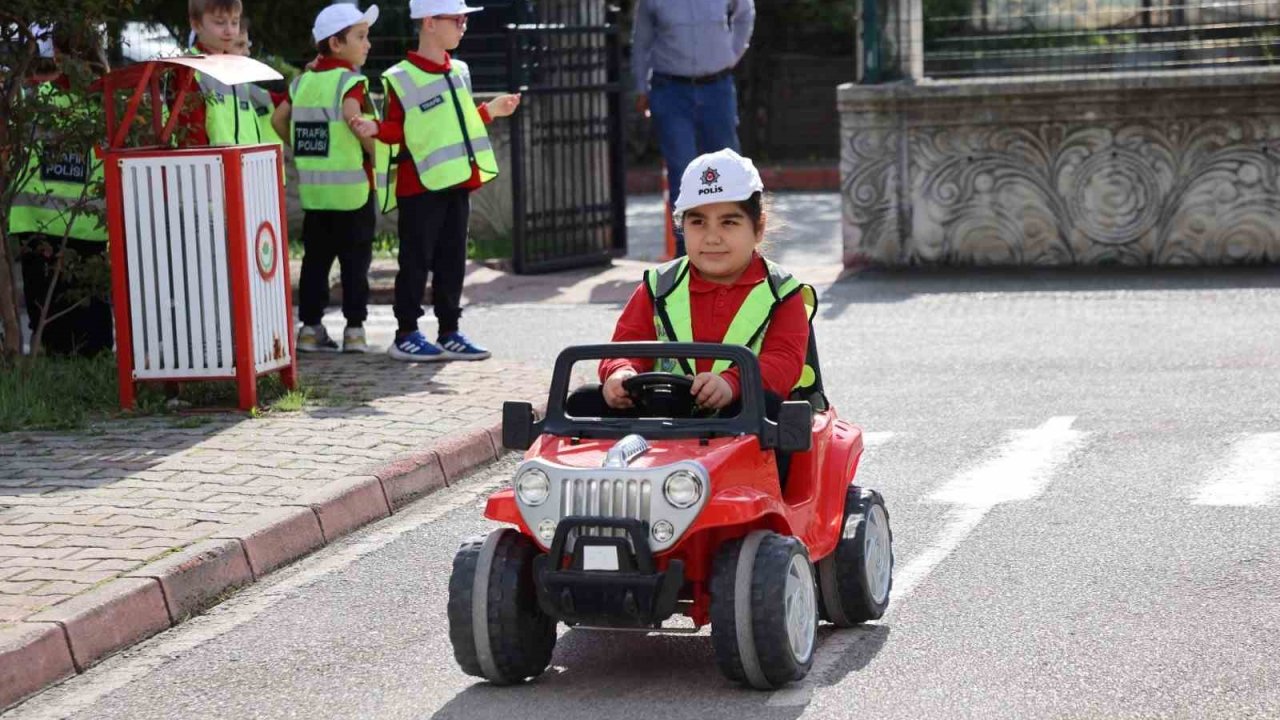 Öğrencilere trafik bilinci aşılanıyor