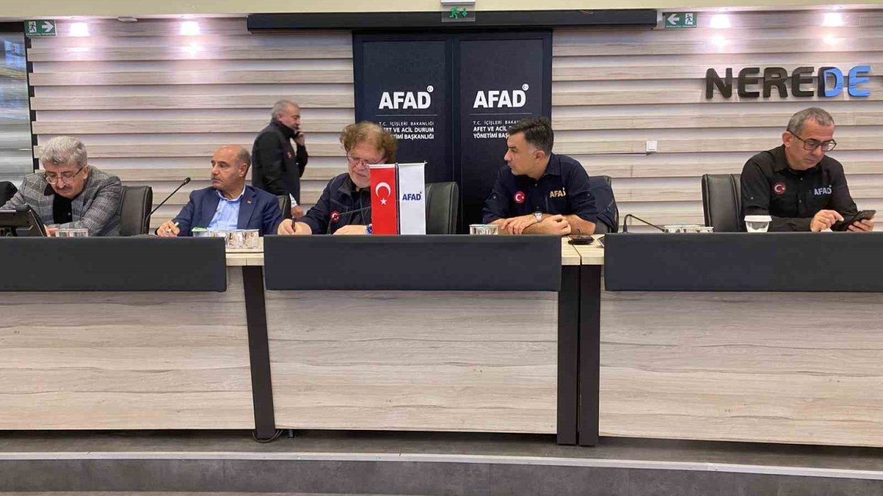 AFAD, Acil Yönetim Merkezi’nde çalışmalara devam ediyor