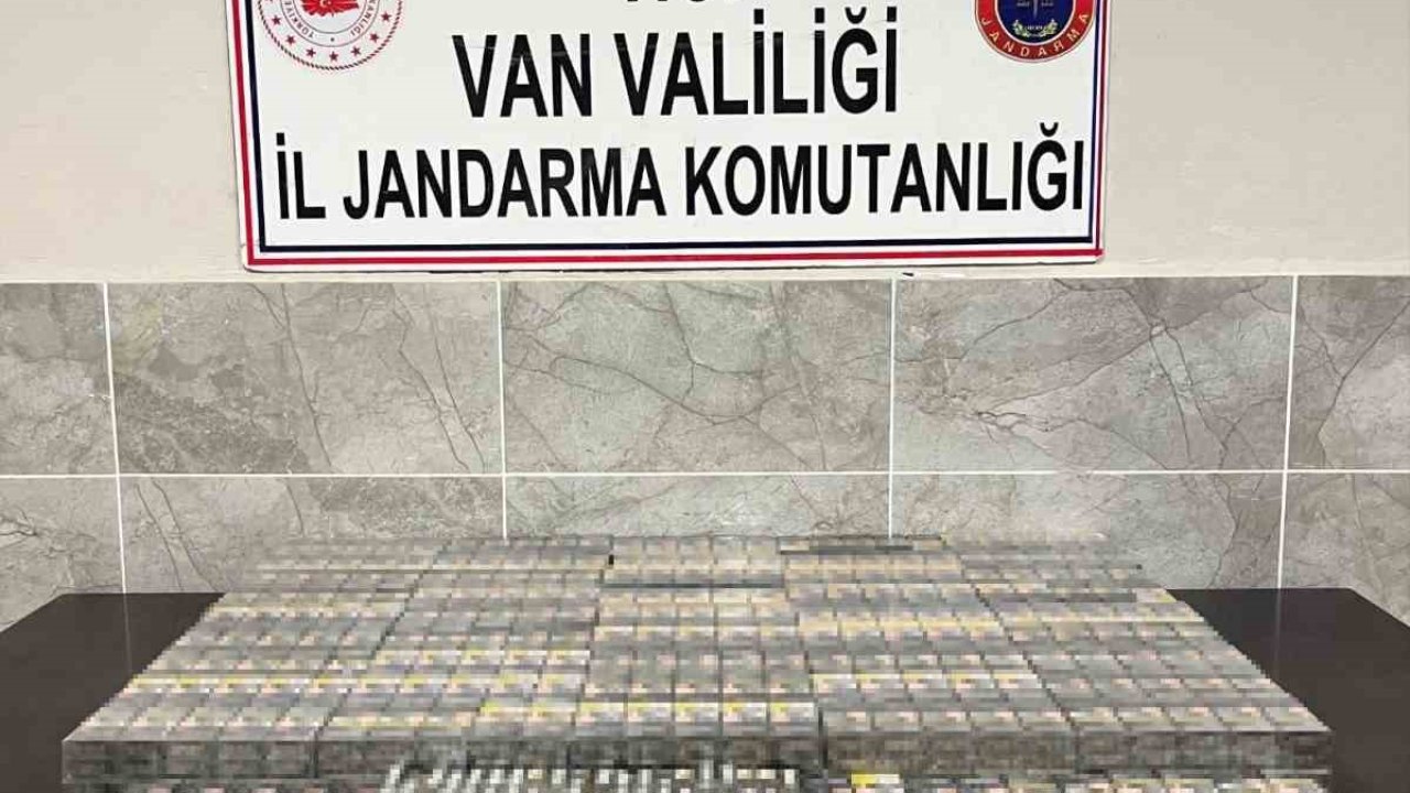 Van’da 990 paket kaçak sigara ele geçirildi