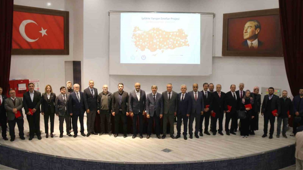 Kütahya’da "İyilikte Yarışan Sınıflar" projesi bilgilendirme ve ödül programı