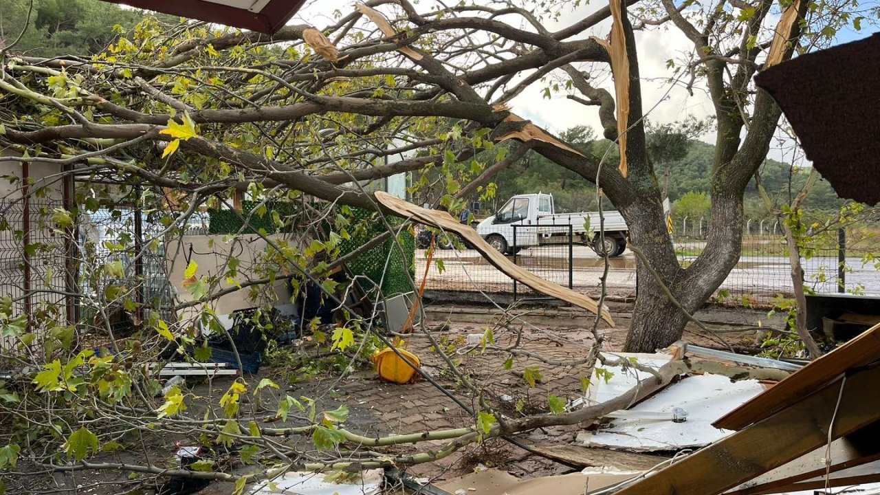 Hortum ve yıldırım Havran’da hasara yol açtı