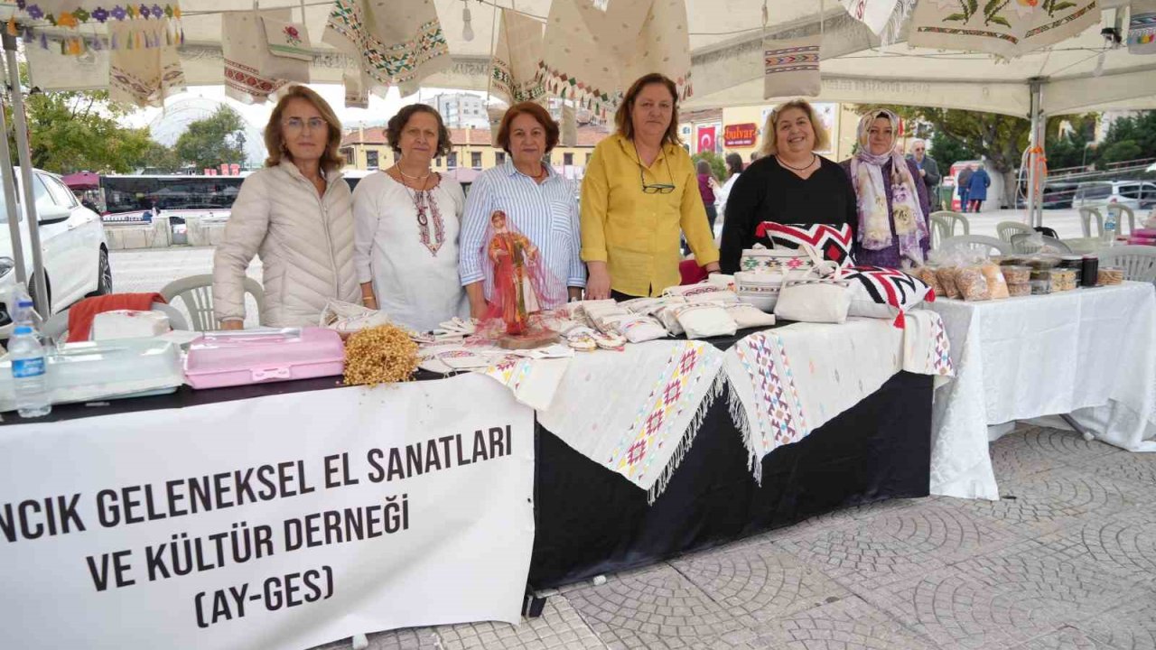 Samsun meydanı hemşehri dernekleri ile şenlendi