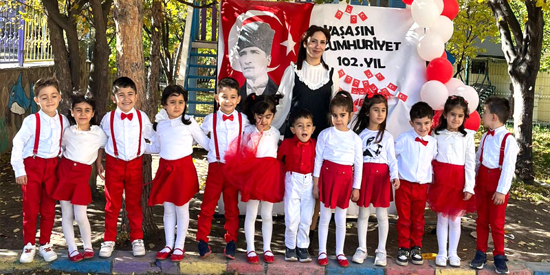 Minik öğrenciler "Cumhuriyet Bayramı"nı coşkuyla kutladı