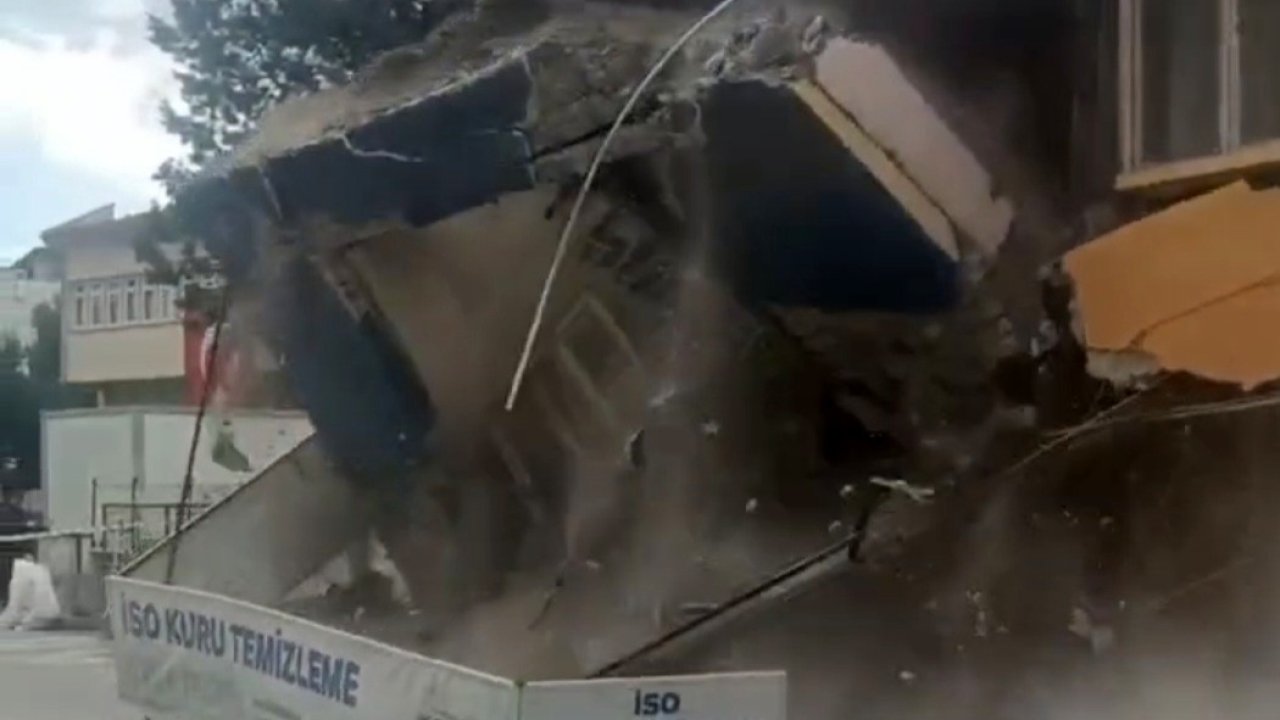 Sındırgı’da depremde hasar gören bina kendiliğinden yıkıldı