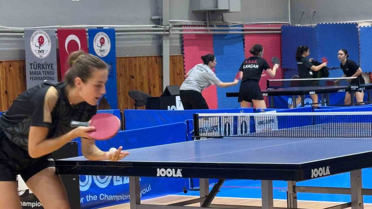 Elazığ’da  masa tenisi kadın takımından büyük başarı