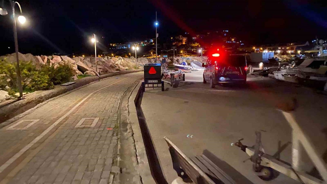 Ayvacık’ta bir kişi kayalıklarda ölü bulundu