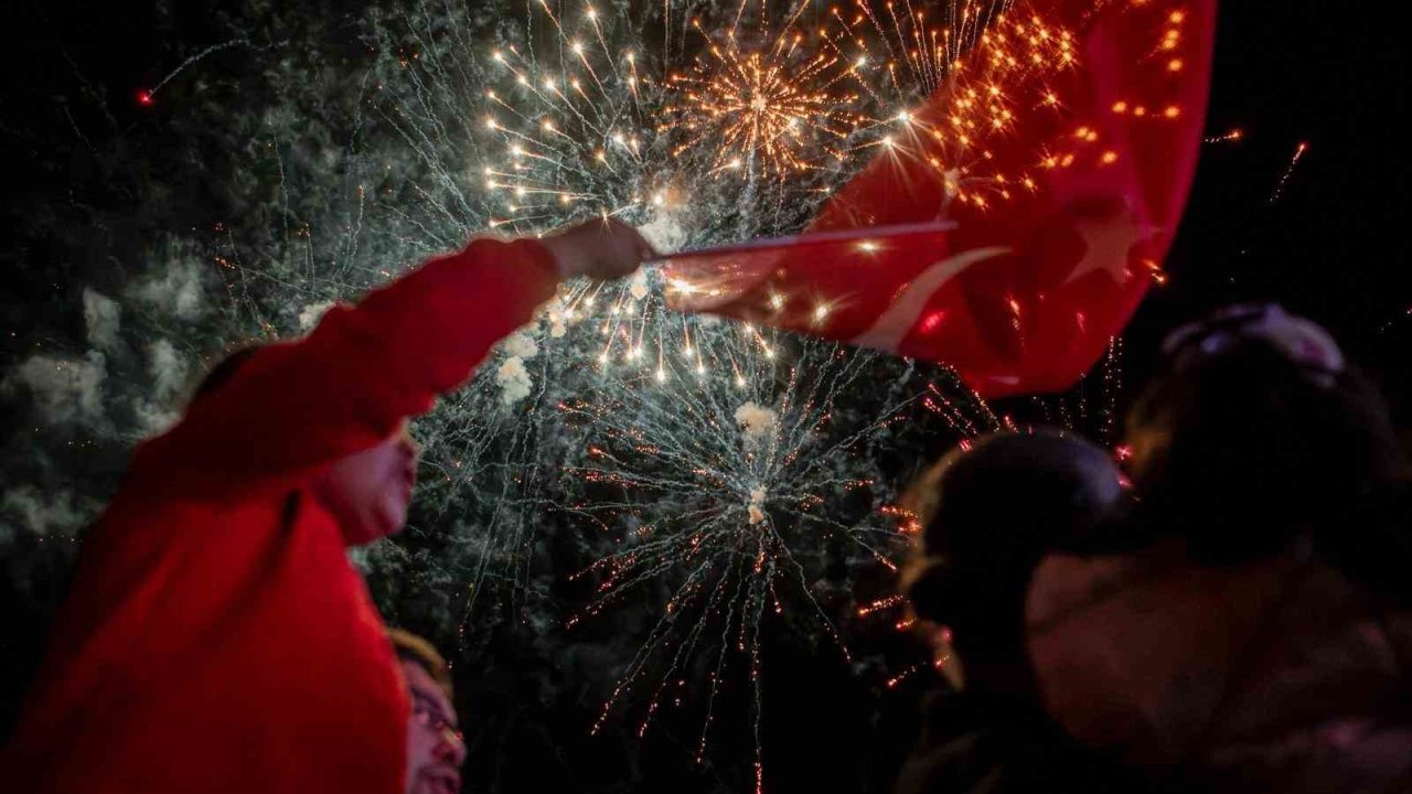 Kuşadası’nda Cumhuriyet coşkusu sokaklara taştı