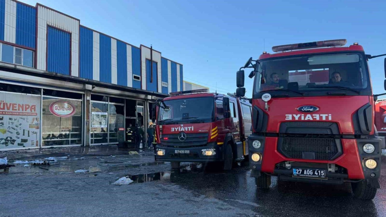 Gaziantep’te hırdavat malzemeleri satan iş yerinde yangın