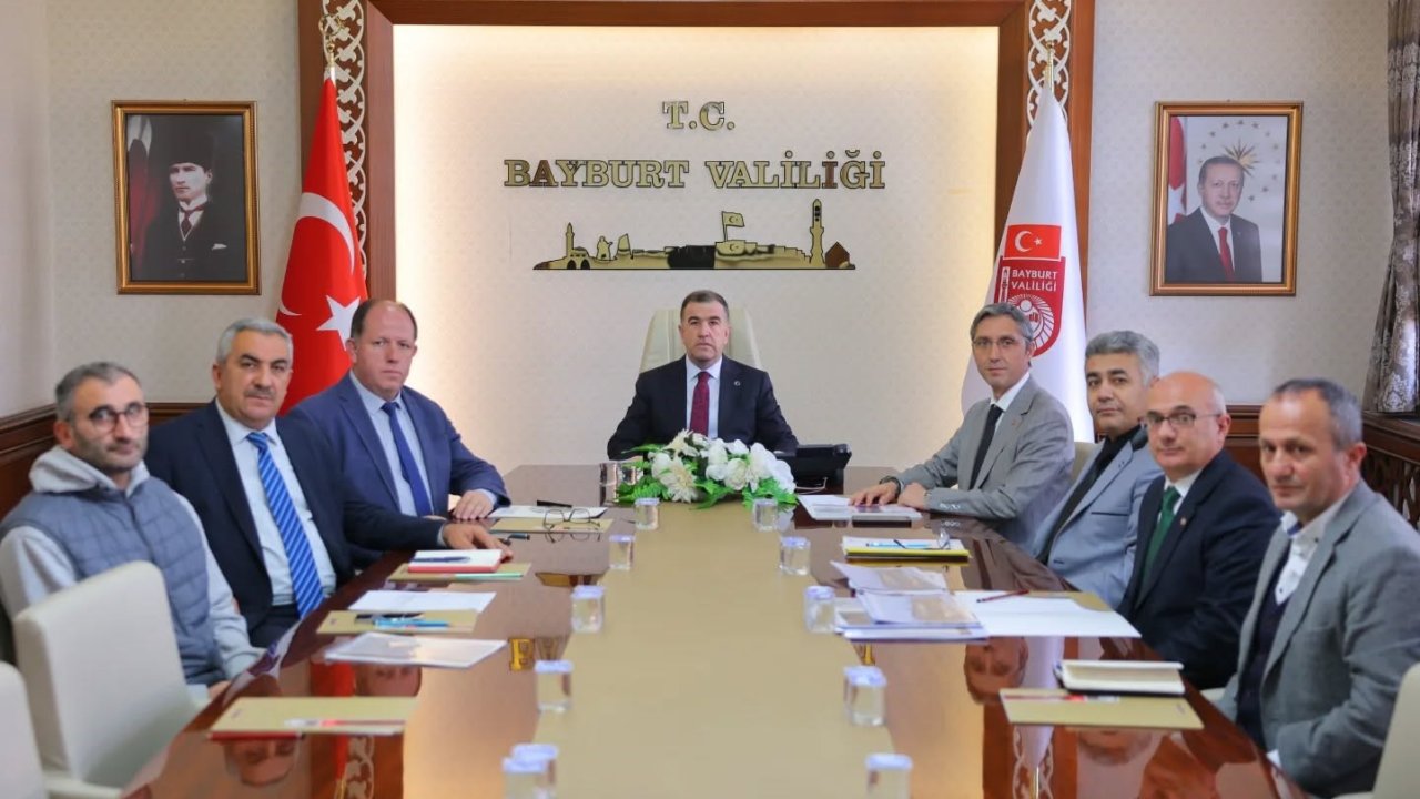 Bayburt’taki eğitim yatırımları toplantıda görüşüldü