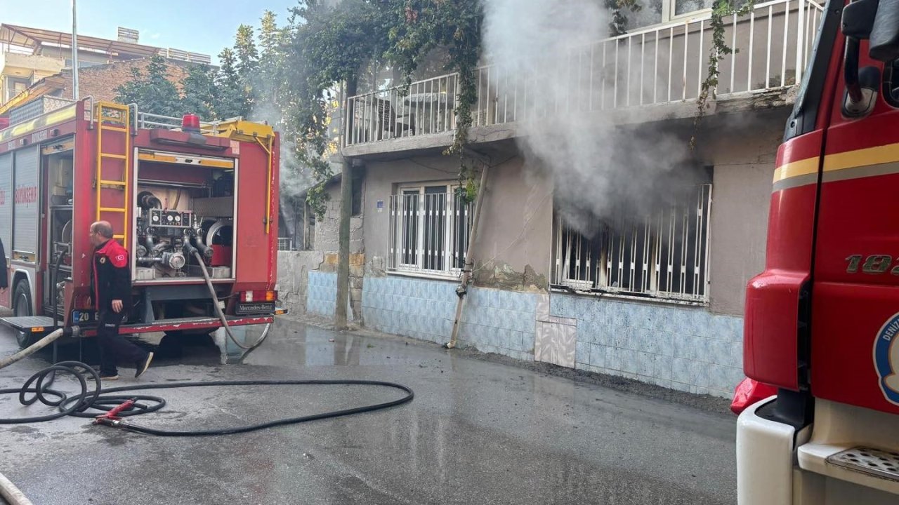 Giriş katında başlayan yangın evi küle çevirdi