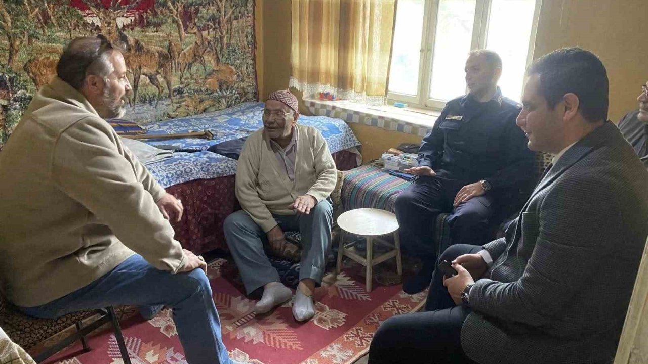 Cumhuriyetle aynı yaşı paylaşan vatandaşlara vefa buluşması