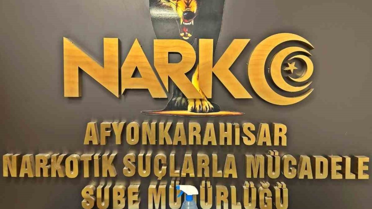 Zehir emdirilmiş rulo peçeteyi satamadan polise yakalandılar