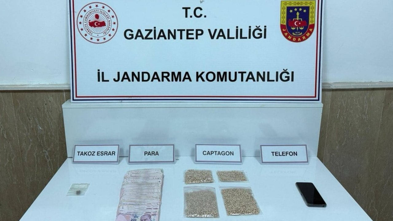 Gaziantep’te 4 bin 587 adet captagon hap ele geçirildi: 4 şahıs tutuklandı