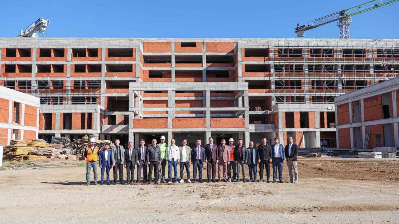 Canbey "Bu eser, Balıkesir’imizin sağlıkta geldiği seviyeyi bir üst noktaya taşıyacak"