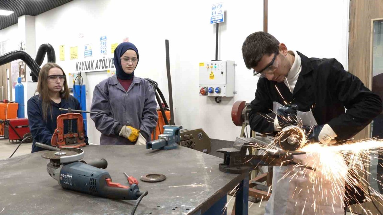 YÖK Başkanı Özvar: "Staj konusunda birinci önceliğimiz staj sürelerinin uzaması"