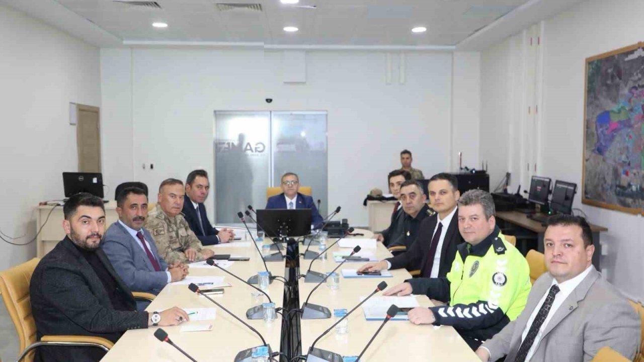 Kars’ta Karayolları Trafik Levhalarının Sadeleştirilmesi Komisyonu Toplantısı yapıldı