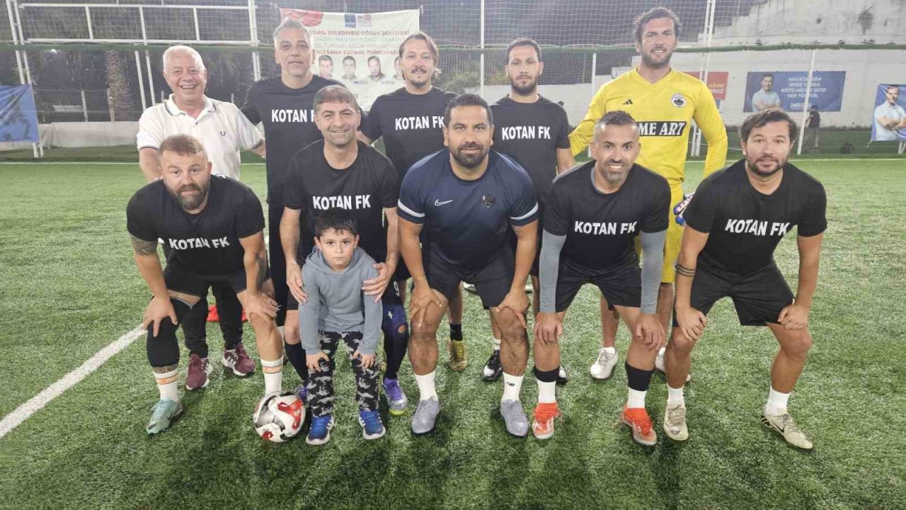 Kuşadası Belediyesi Görev Şehitleri Turnuvası’nda şampiyon Kotan FK oldu