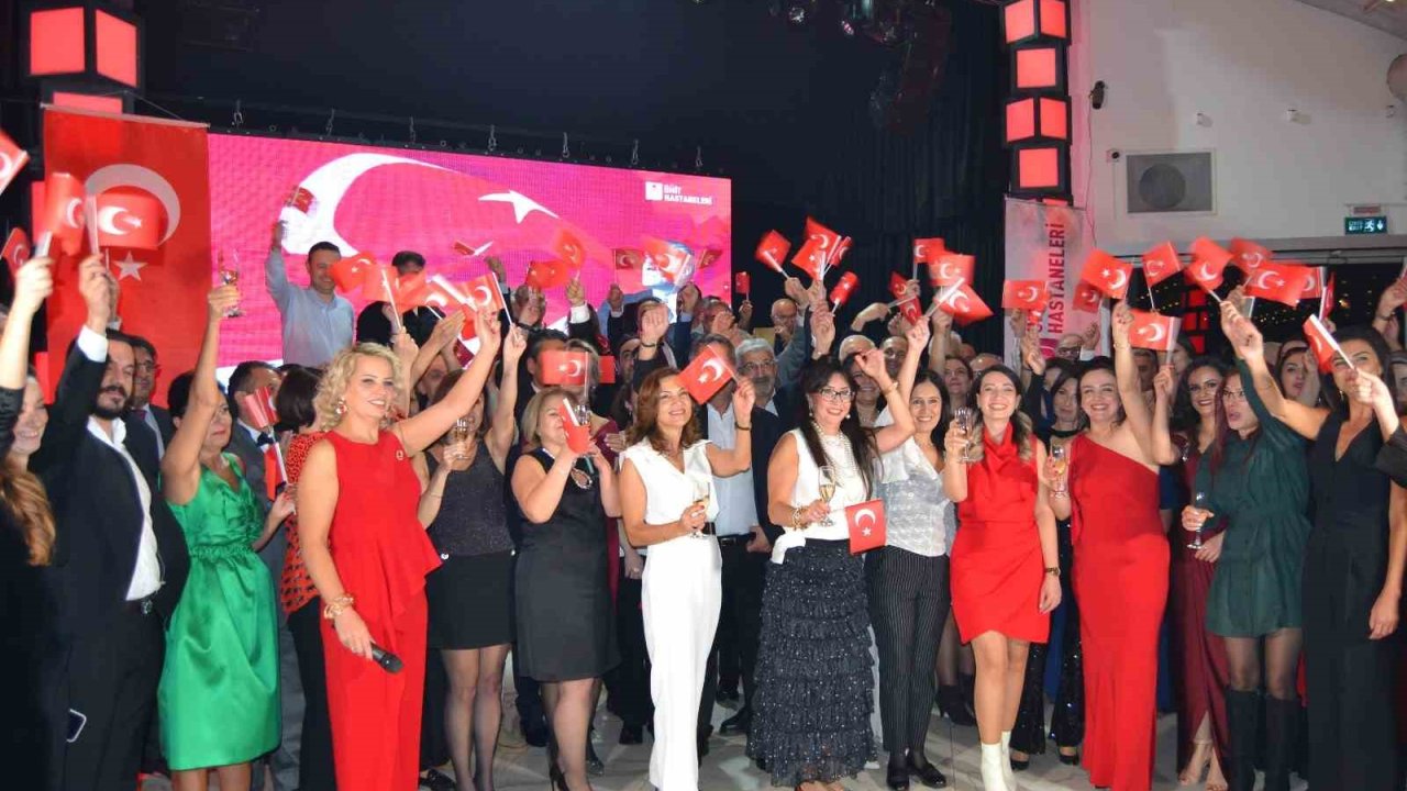 Özel Ümit Hastaneleri Cumhuriyet’in 102. yılını coşkuyla kutladı