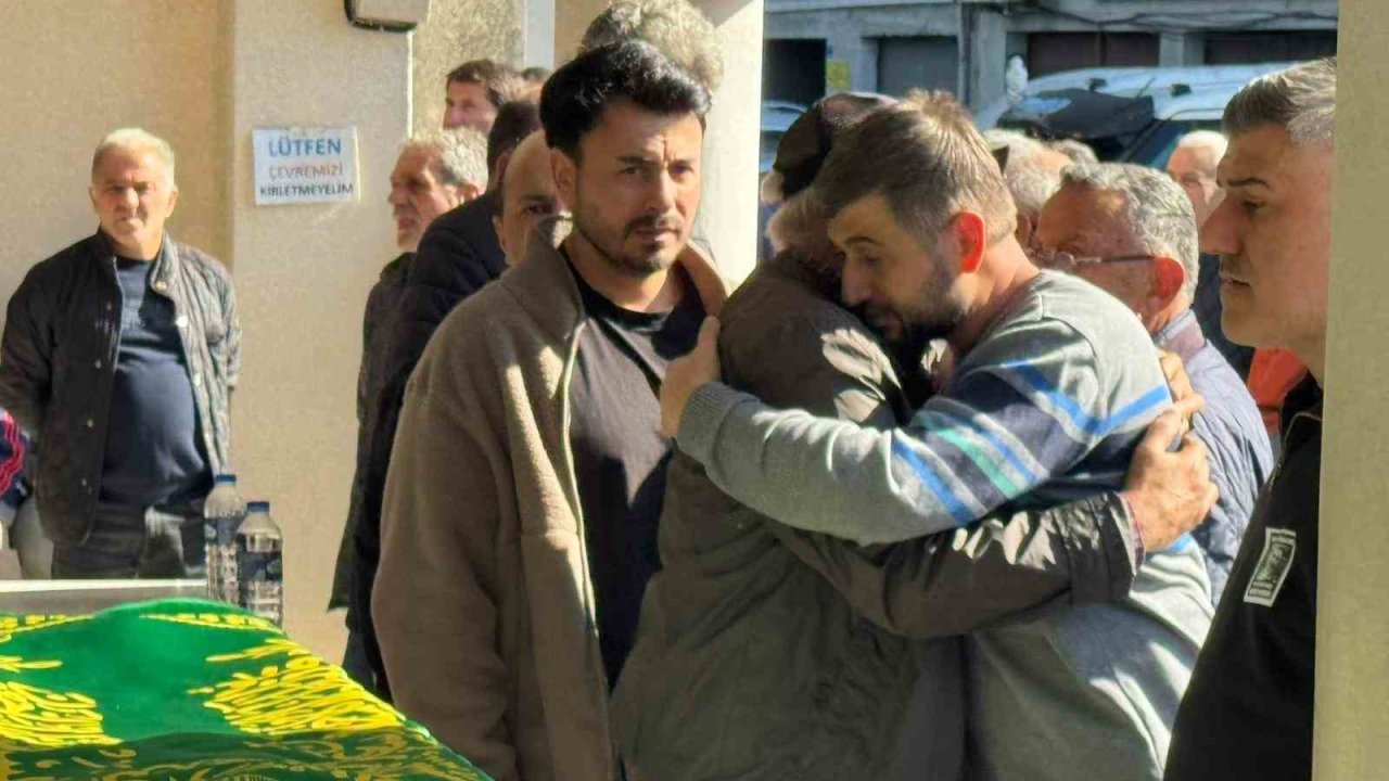 Rize’de kamyonetin çarptığı paramedik son yolculuğuna uğurlandı