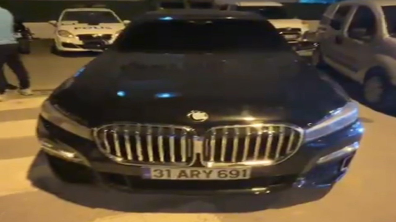 Ehliyeti 2043’e kadar alınan sürücüye çakar ve koyu filmden 316 bin TL ceza