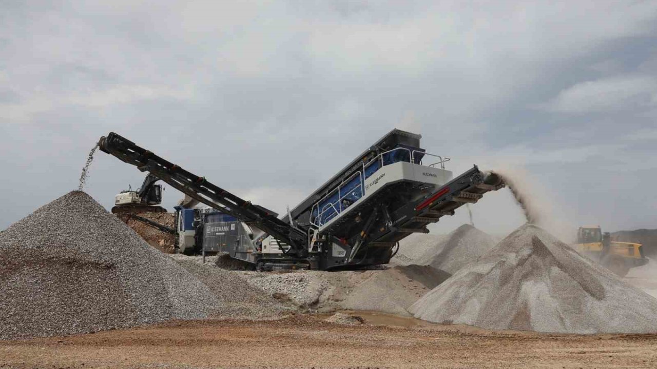 Büyükşehir, 749 futbol sahası büyüklüğündeki hafriyatı bertaraf etti