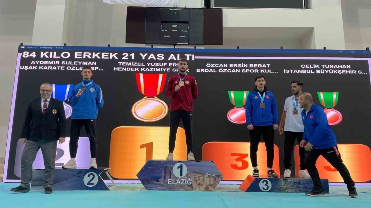 Düzce Üniversitesi öğrencisi altın madalyanın sahibi oldu