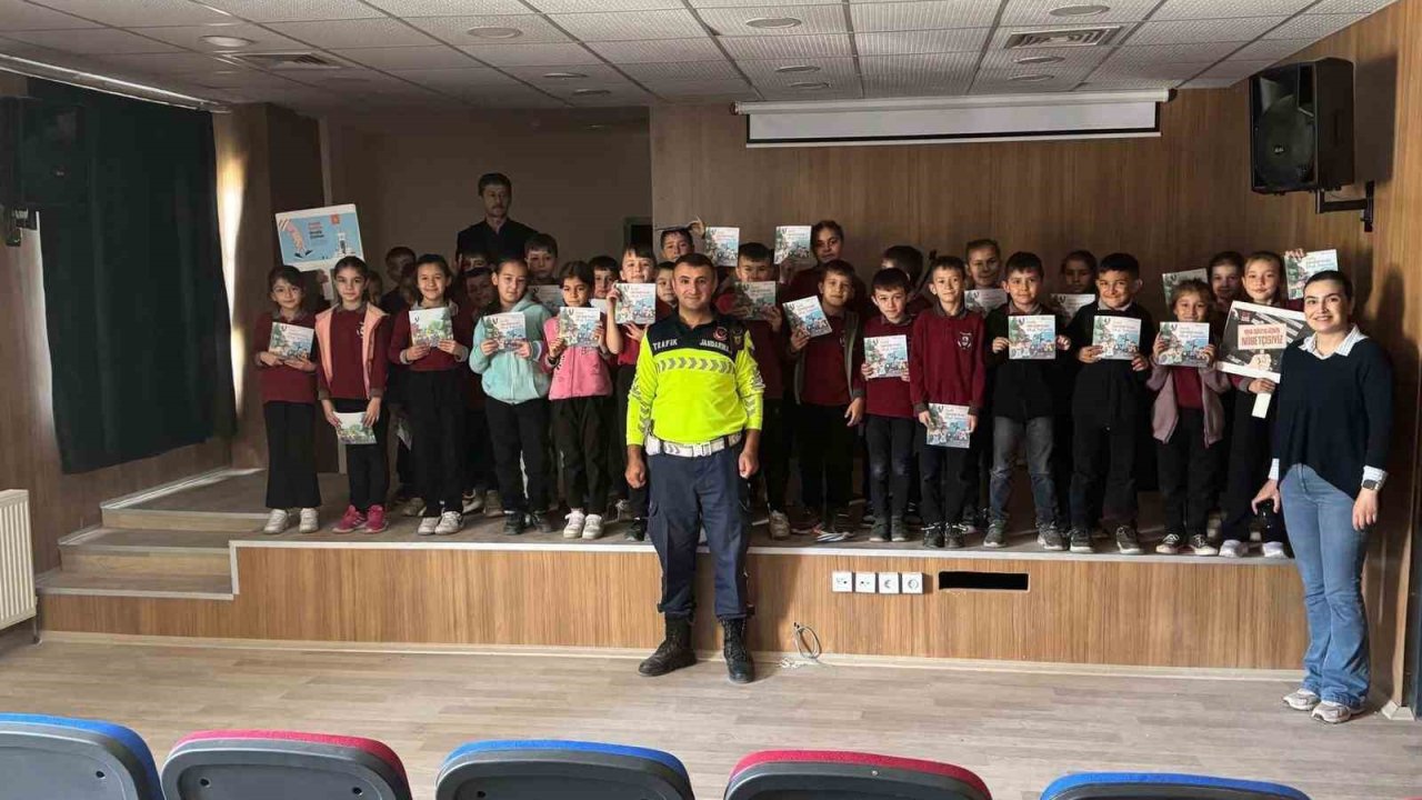 Jandarma trafik timinden öğrencilere eğitim
