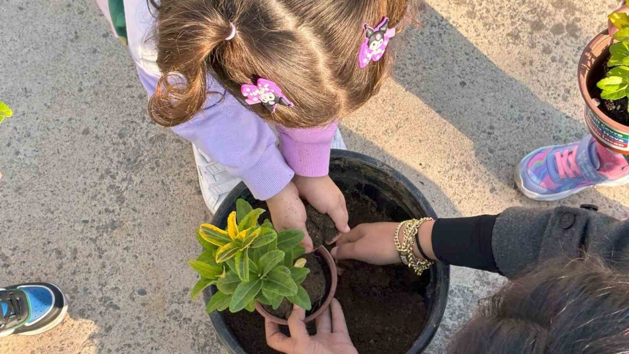 Toprağa dokunan minik eller Sakarya’da umudu ekti