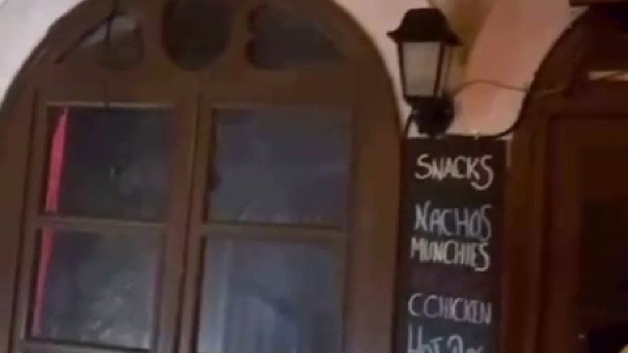 Alaçatı’da eğlence mekanına silahlı saldırı