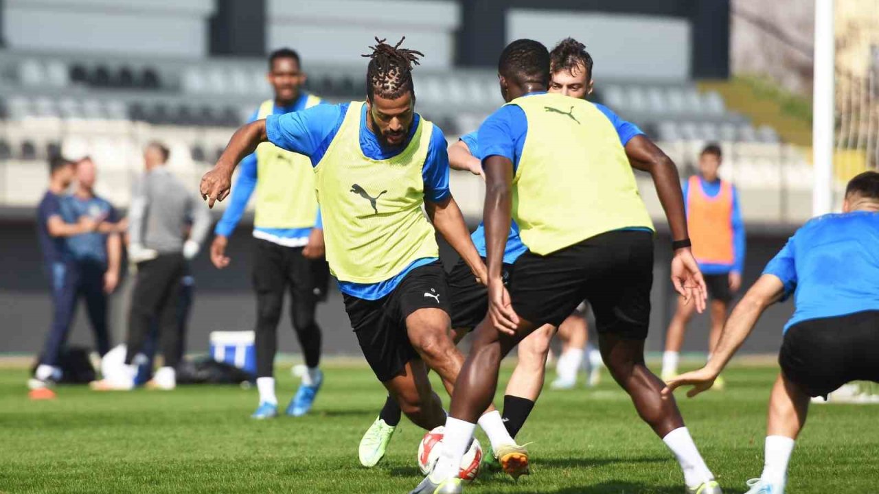 Manisa FK, Sivasspor mesaisine başladı