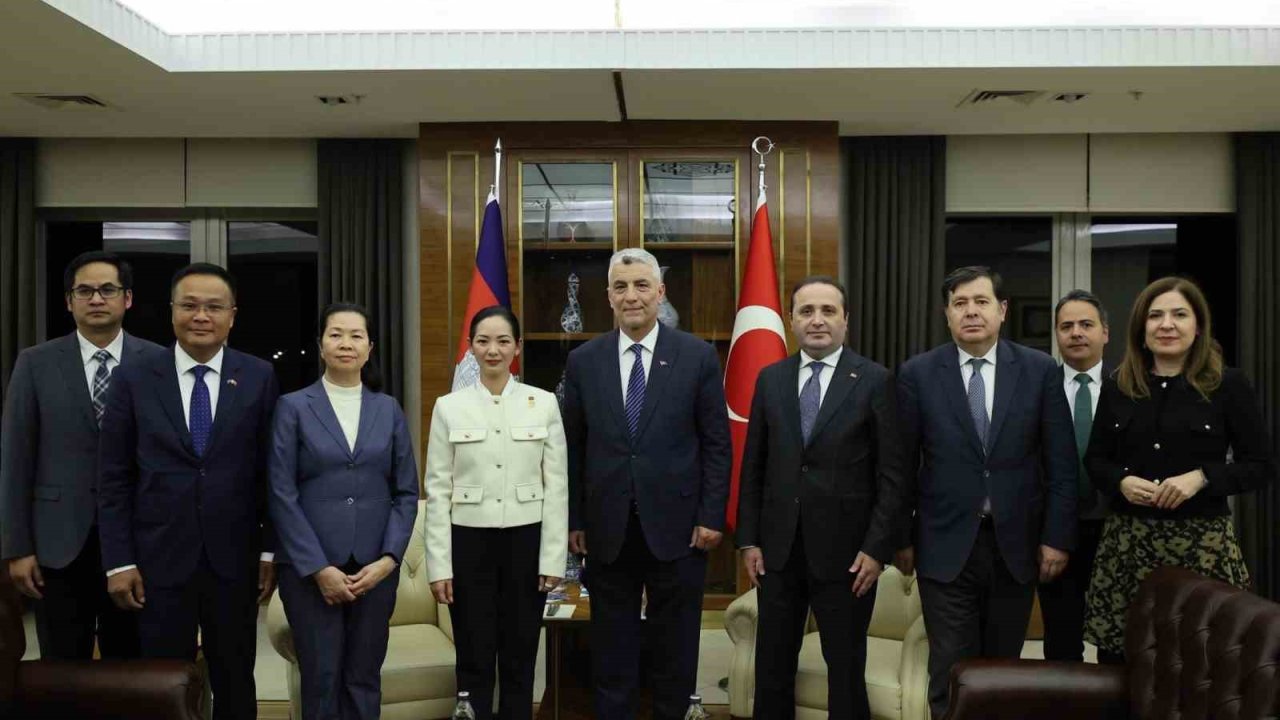 Ticaret Bakanı Bolat, Kamboçya Ticaret Bakanı Nimul ile bir araya geldi